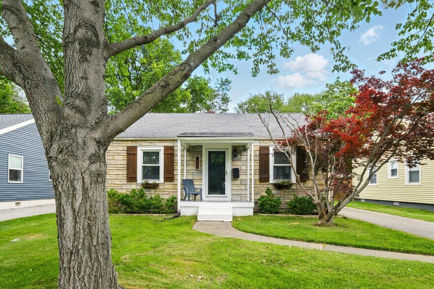Primary Photo - 421 Marquette Dr
