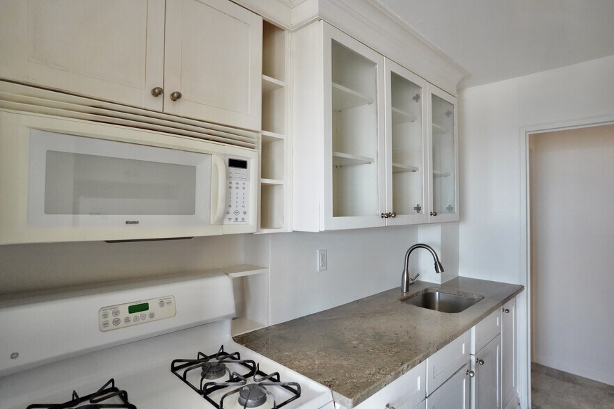 Building Photo - 225 Saint Pauls Ave