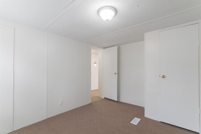 Building Photo - 9140 Sharyn Dr