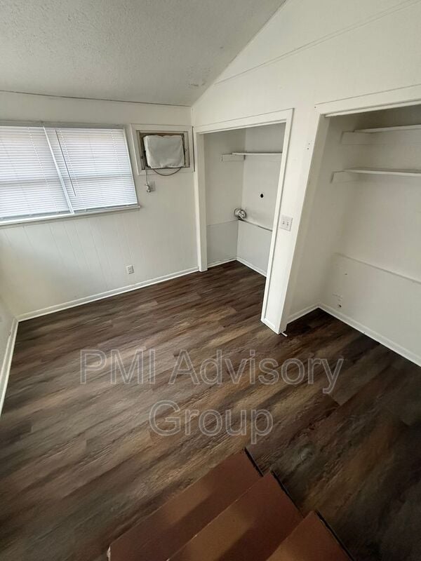 Building Photo - 1827 NW Tyler St