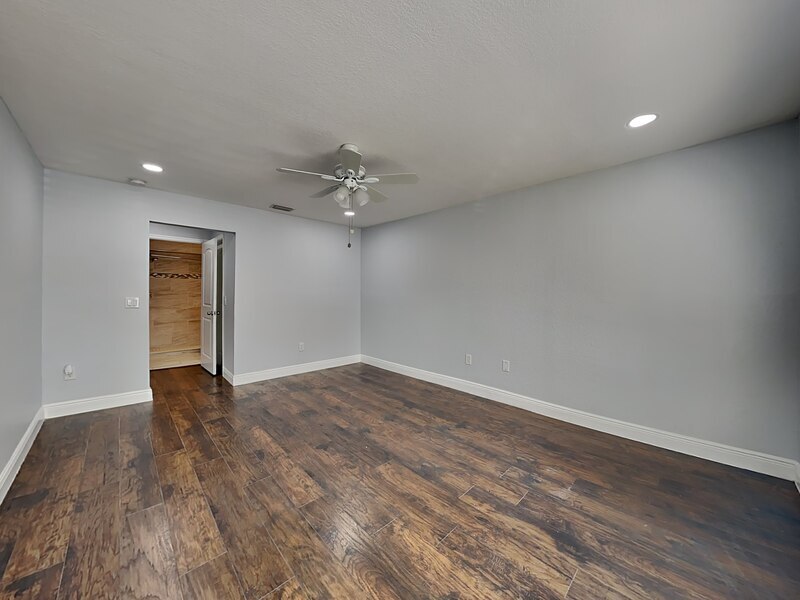 Building Photo - 3979 Versailles Dr