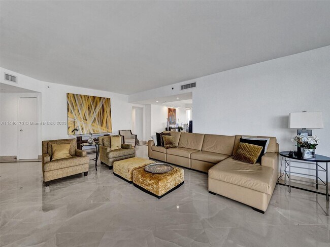 Building Photo - 7000 Island Blvd