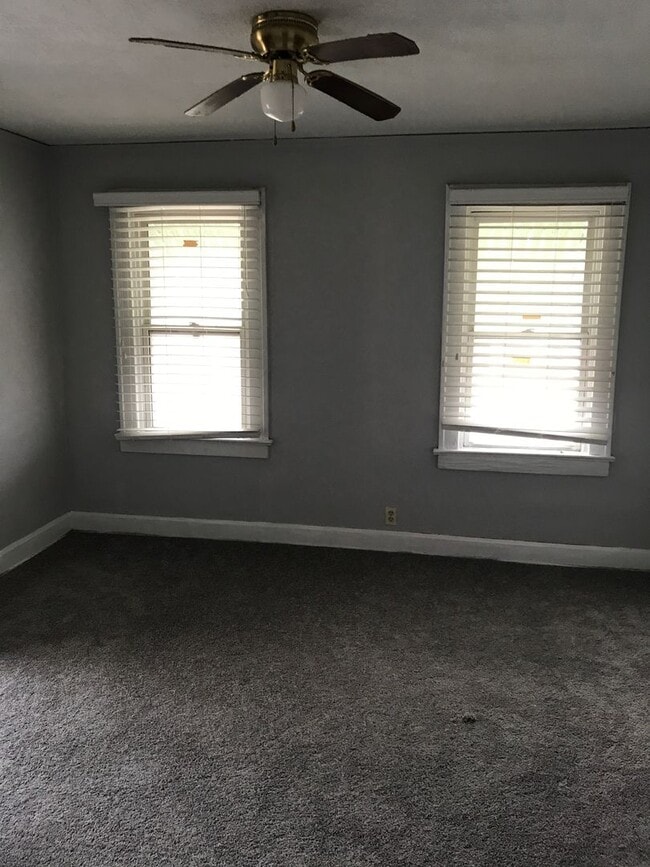 Building Photo - Newly Rehabbed 3 Bedroom