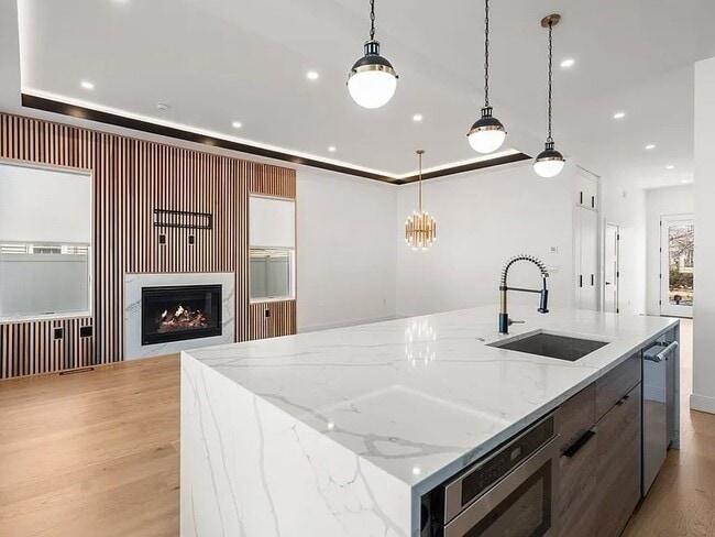 Building Photo - 114 Church St