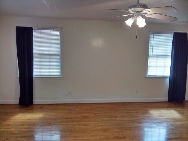 Building Photo - 2 E 54th St