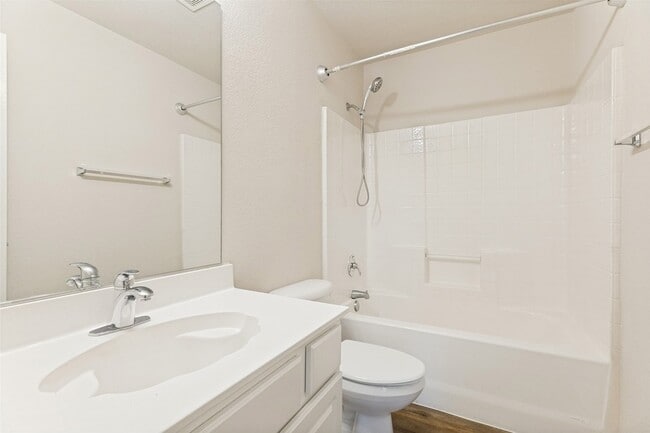 Building Photo - 556 Winbridge Ln