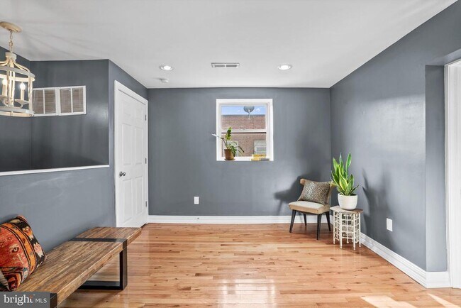 Building Photo - 2024 S 12th St