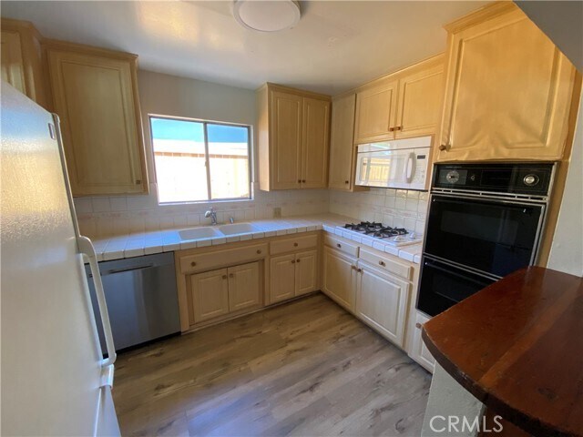 Building Photo - 209 E Wilson Ave