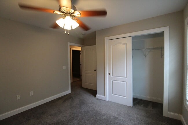 Building Photo - 1566 Lake Villa Cir