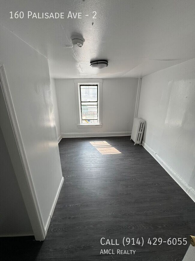 Building Photo - 160 Palisade Ave