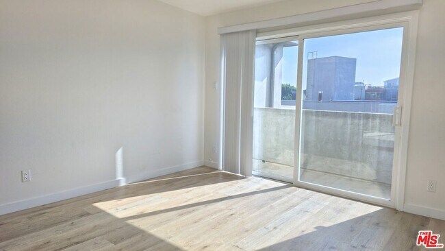 Building Photo - 1650 S Bentley Ave