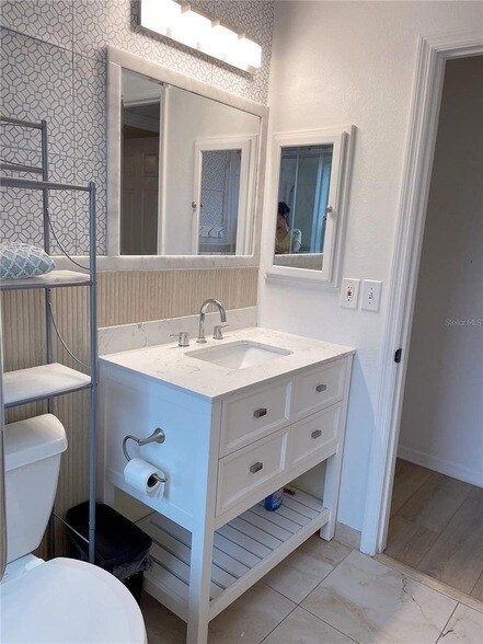 Building Photo - 4489 Oak View Dr