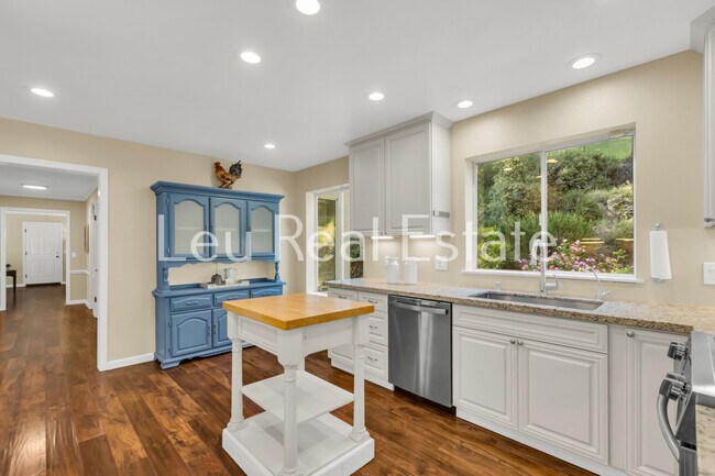 Building Photo - 6811 Beaver Pond Rd