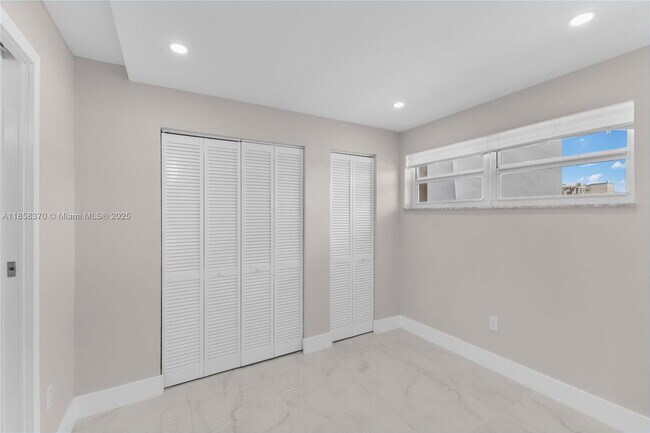 Building Photo - 1331 Lincoln Rd