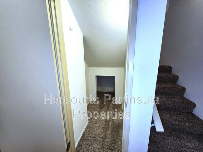 Building Photo - 45 NE Torval Canyon Rd
