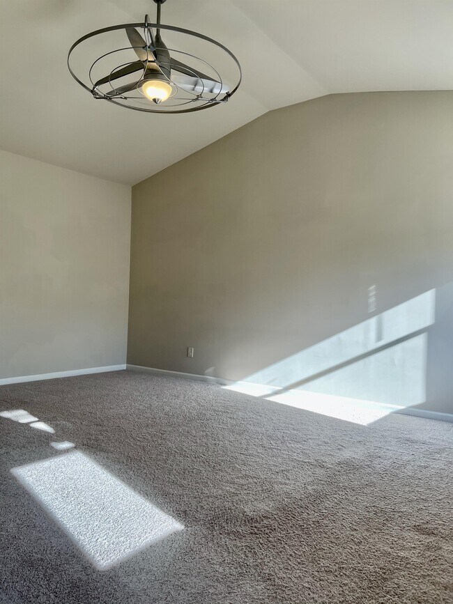 Building Photo - 7260 Silk Tree Pointe