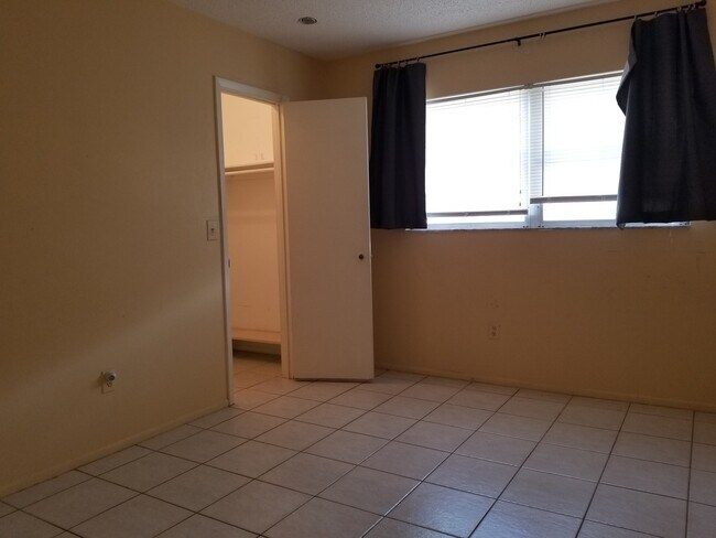 Building Photo - CANAL FRONTAGE / FISH FROM YOUR DOCK