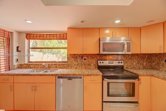 Building Photo - 9953 SW 147th Ct