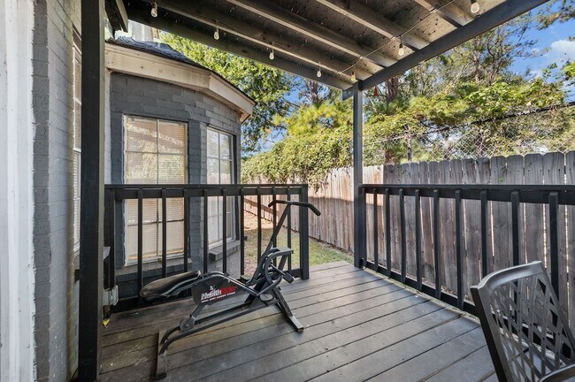 Building Photo - 2504 Ferguson Way