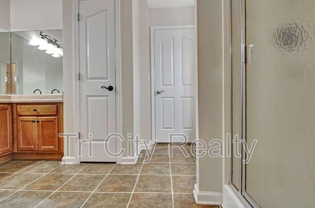 Building Photo - 69 Meadows Creek Ln