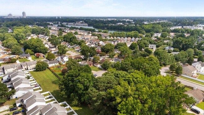 Building Photo - 609 Maxwood Ct