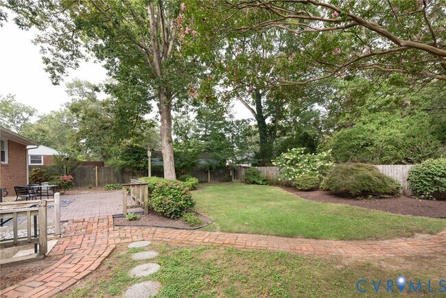 Building Photo - 2016 Denton Dr