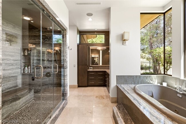 Building Photo - 2 Castle Oaks Ct