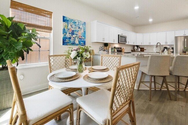 Building Photo - 2042 Delaware Ave