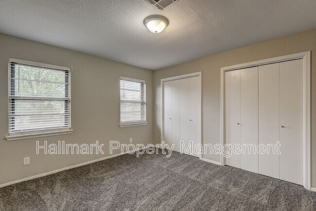 Building Photo - 816 N Briarcliff Dr