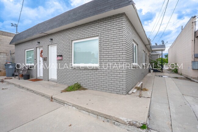 Building Photo - 80 N Merchant St