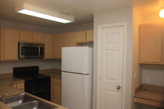 Building Photo - Spacious 2 Bedroom 2 Bath Ocoee Condo