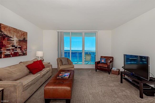 Building Photo - 1 br, 1.5 bath Condo - 2301 Collins Ave Ap...