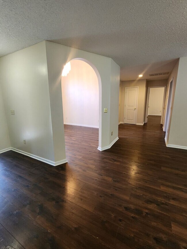 Building Photo - 24 Idus Ln