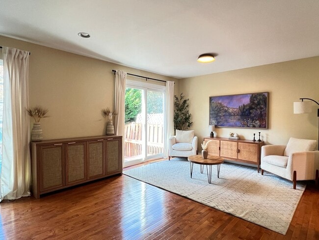 Building Photo - Come Home To This Updated And Convenient 3 Bed 3.5 Bath Townhome In Derwood! Now Available!