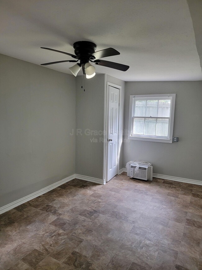 Building Photo - 1118 Oaklawn St