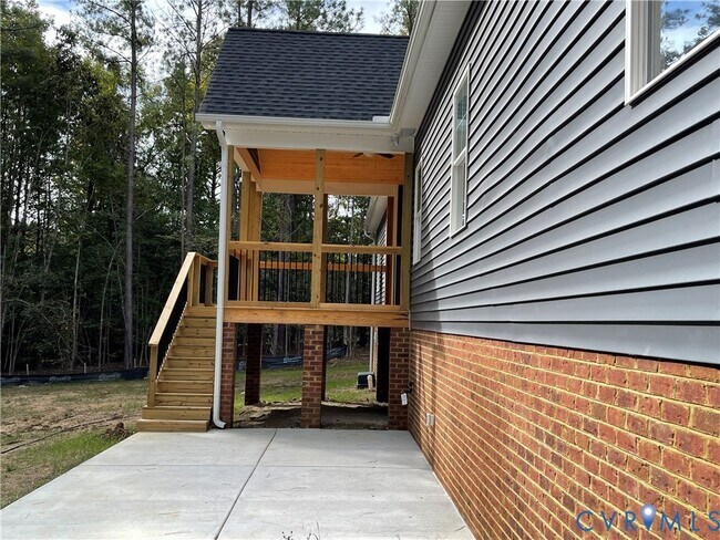 Building Photo - 2948 Pineview Dr