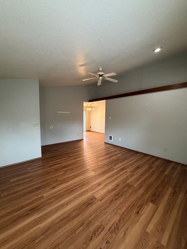 Building Photo - 1474 Diamond Rd SE