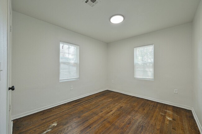 Building Photo - 1125 SW 47th St