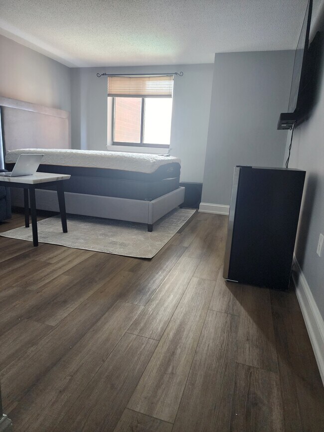 Building Photo - 200 Burkhall St