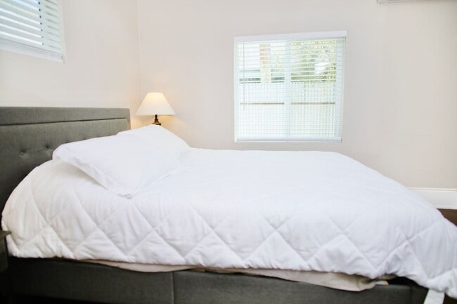 Building Photo - Furnished 1 Bedroom Downtown Tucson