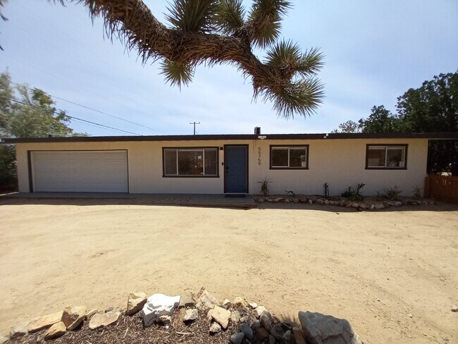 Building Photo - Beautifully Renovated 3 bd, 2 ba in Old To...