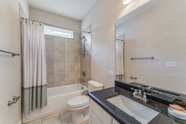 Building Photo - Stunning David weekly designed 3 BR+ OFFICE/ 2.5 BA / 2 Car executive townhouse in Hyde Park / So...