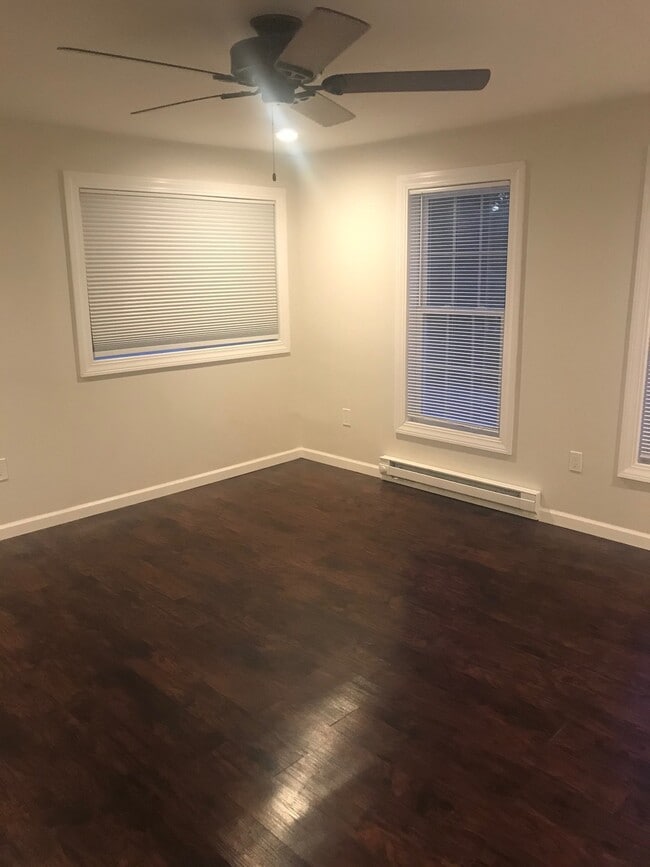 Building Photo - 512 E Broadway St