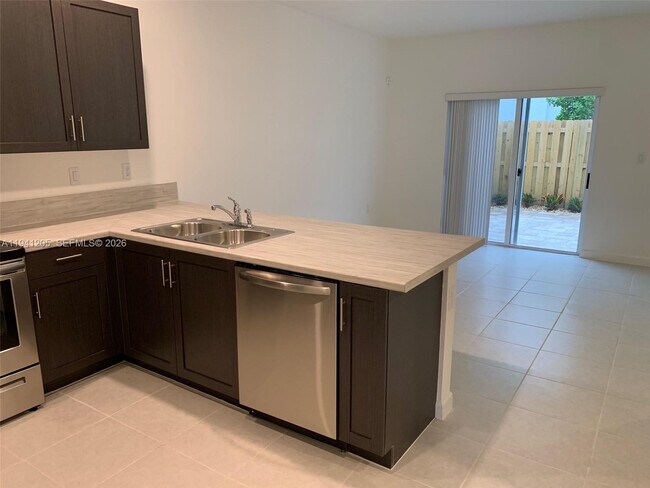 Building Photo - 1271 SE 27th Terrace