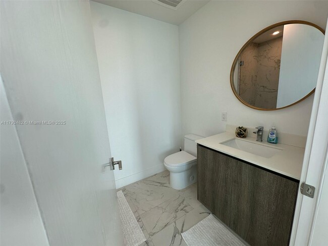 Building Photo - 17550 Collins Ave