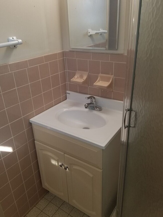 Building Photo - 577 Pinnacle Rd