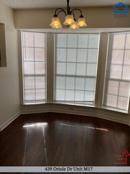Building Photo - 439 Oriole Dr