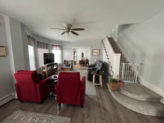 Building Photo - 4 bedroom 2.5 Bath Home in Emmaus