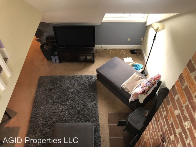 Building Photo - 2128 Alpine Pl