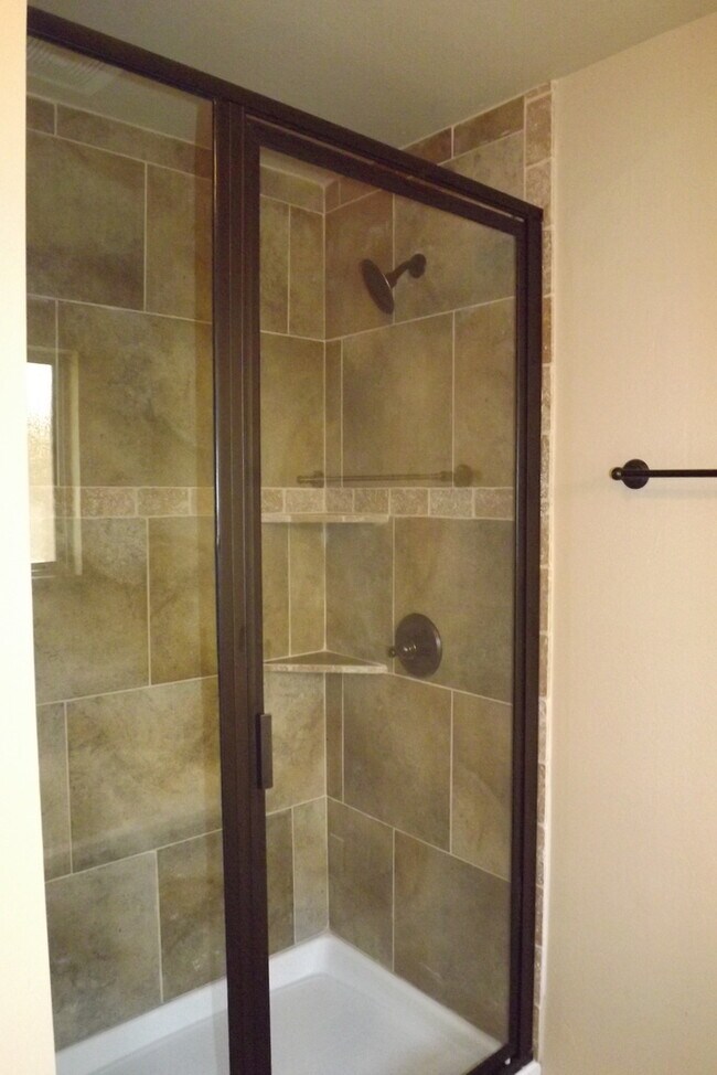 Building Photo - Newer Home built in  2014 w/storm shelter!
